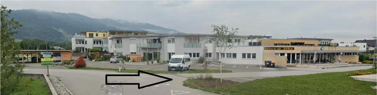 Zweite Rechtsabbiegung zu den Hausnummern Dr. Wayand-Ring 43